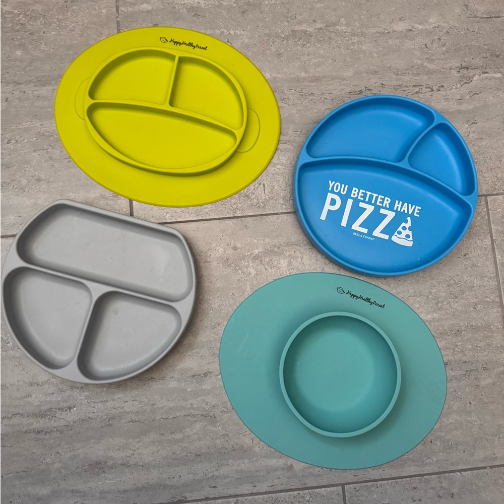 Lot of 4 Silicone Baby Plates